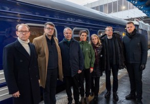 Seven foreign ministers visit Kyiv in show of support