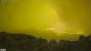 Hawaii's Mauna Loa volcano erupts for first time in nearly 40 years