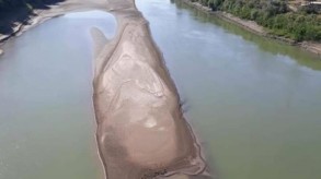 Barriers are created in the Neftchala section of the river to prevent Caspian water from mixing with the Kura