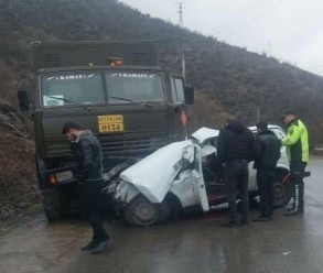 Daşkəsəndə minik avtomobili “KamAZ”la toqquşub, ölən var