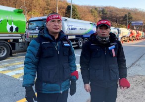 'We are not your enemy', say South Korean truckers striking for minimum wage protections