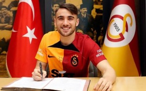 "Qalatasaray" oyunçusu ilə müqaviləni uzatdı