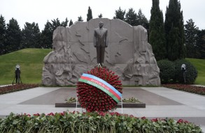 The people of Azerbaijan commemorate Heydar Aliyev