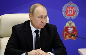 Putin sounds out military commanders over Ukraine plans