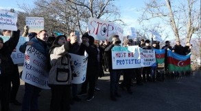 Number of protesters on Shusha-Khankandi road growing