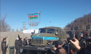 Через участок дороги Ханкенди-Лачин, где проходит акция, беспрепятственно проехали автомобили снабжения миротворцев - ВИДЕО