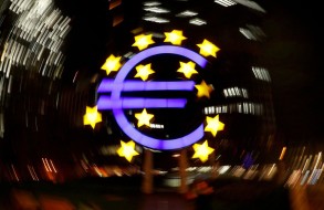 Euro zone governments must court private buyers for mountain of debt