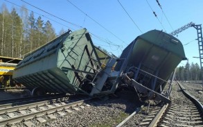 В Казахстане перевернулся поезд с зерном