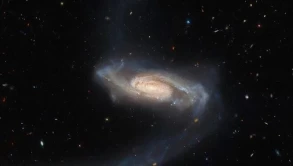 Hubble Kosmik Teleskopu qəribə qolları olan qalaktika kəşf edib - FOTO
