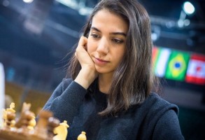 Иранская чемпионка по шахматам поселится в Испании после партии без хиджаба на ЧМ в Казахстане