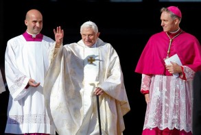 Former Pope Benedict, hero to Catholic conservatives, dies