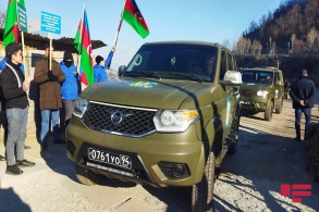 2 passenger vehicles of Russian peacekeepers pass unhindered along Azerbaijan's Lachin-Khankandi road