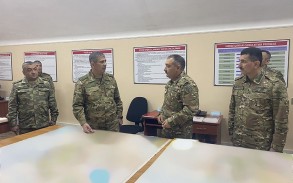 Azerbaijani defense minister visits headquarters of Ground Forces
