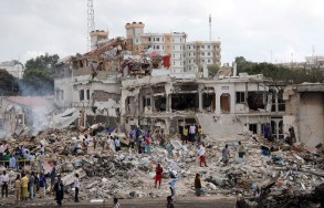 В результате двух взрывов в Сомали погибли 15 человек