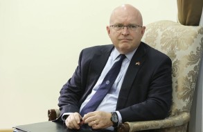 Посол Филипп Райкер уходит в отставку с поста главного советника по переговорам по Кавказу