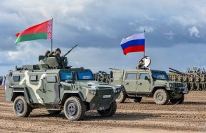 ВС Беларуси и России продолжают совместные военные учения