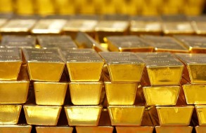 На мировых рынках поднялись цены на золото