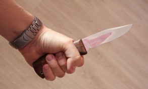 В Баку мужчина нанес жене ножевые ранения