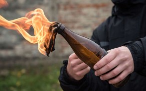 PKK tərəfdarları Fransada Türkiyə səfirliyinə “Molotov kokteyli” atıb