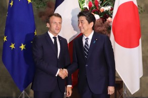 Japan's PM to meet Emanuel Macron