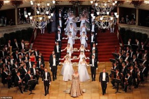 “Swarovski” Vyana Opera balı üçün taclar hazırlayıb
