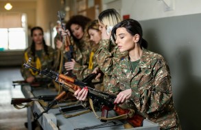 Армянские женщины смогут служить в армии