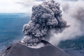 İndoneziyanın ən hündür vulkanı püskürdü - FOTO