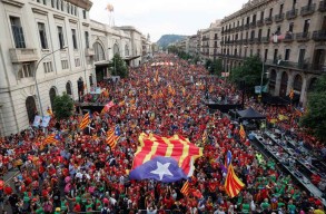 Thousands of Catalans rallies for independence in Barcelona streets