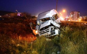 Türkiyədə mikroavtobus qəzaya uğrayıb, yaralananlar var