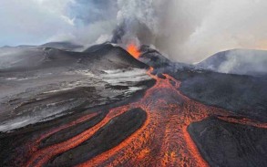 Yaponiyada yenə vulkan püskürüb