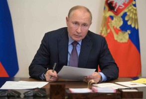Vladimir Putin fəaliyyətini karantin rejimində davam etdirir