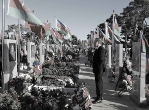 US Ambassador to Azerbaijan commemorates martyrs of the Patriotic War