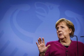 Angela Merkel: "Türkiyəni görməzdən gələ bilməzsiniz"