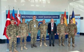 Azerbaijani Land Forces Commander meets his Turkish counterpart