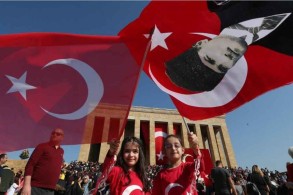 <span style="color:red">Турция отмечает День Республики</span>
