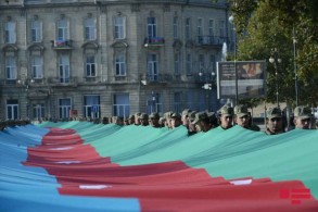 Victory march in Baku starts -PHOTO