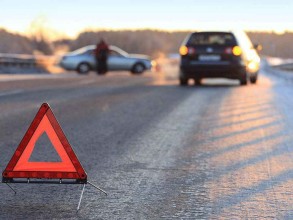 Daşkəsəndə ağır yol qəzası: yük maşını dərəyə aşdı