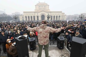 <strong>В Ереване возобновились акции протеста</strong>