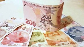 Türkiyədə dollar 15 lirəni keçdi