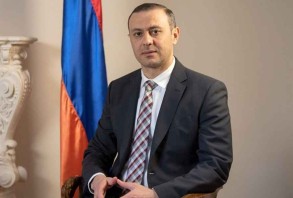 <strong>Секретарь Совбеза Армении заявил о готовности посетить Азербайджан и Турцию для переговоров</strong>