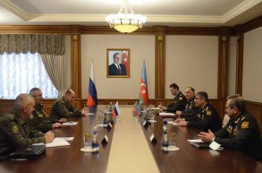 Azerbaijan's Defense Minister receives new commander of Russian peacekeepers