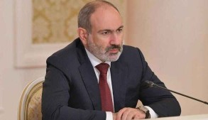 Pashinyan mulls situation on Azerbaijan-Armenia border with EU representative