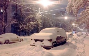 Greece announces public holiday amid heavy snowfall