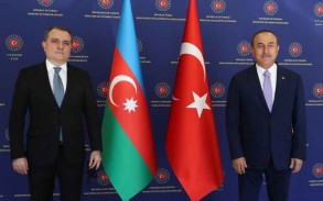 Azerbaijani, Turkish FMs hold phone conversation