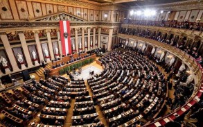 Austria’s vaccine mandate becomes law 