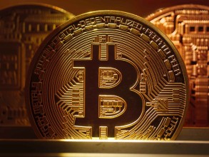 Bitcoin mimics stocks rally, hits 2-week high