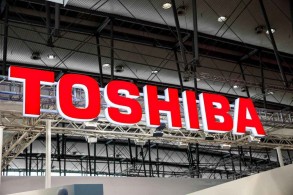 Toshiba plans to split into 2 firms