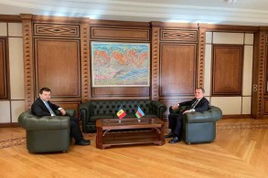 Azerbaijani FM receives his Moldovan counterpart