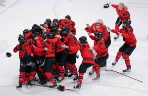 Canada wins gold in women’s hockey at Beijing Olympics with 3-2 win over U.S.