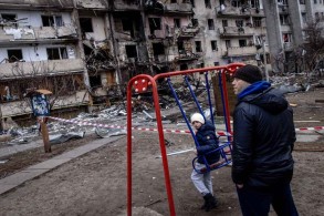 Sumy and Mariupol 'on verge of humanitarian catastrophe'